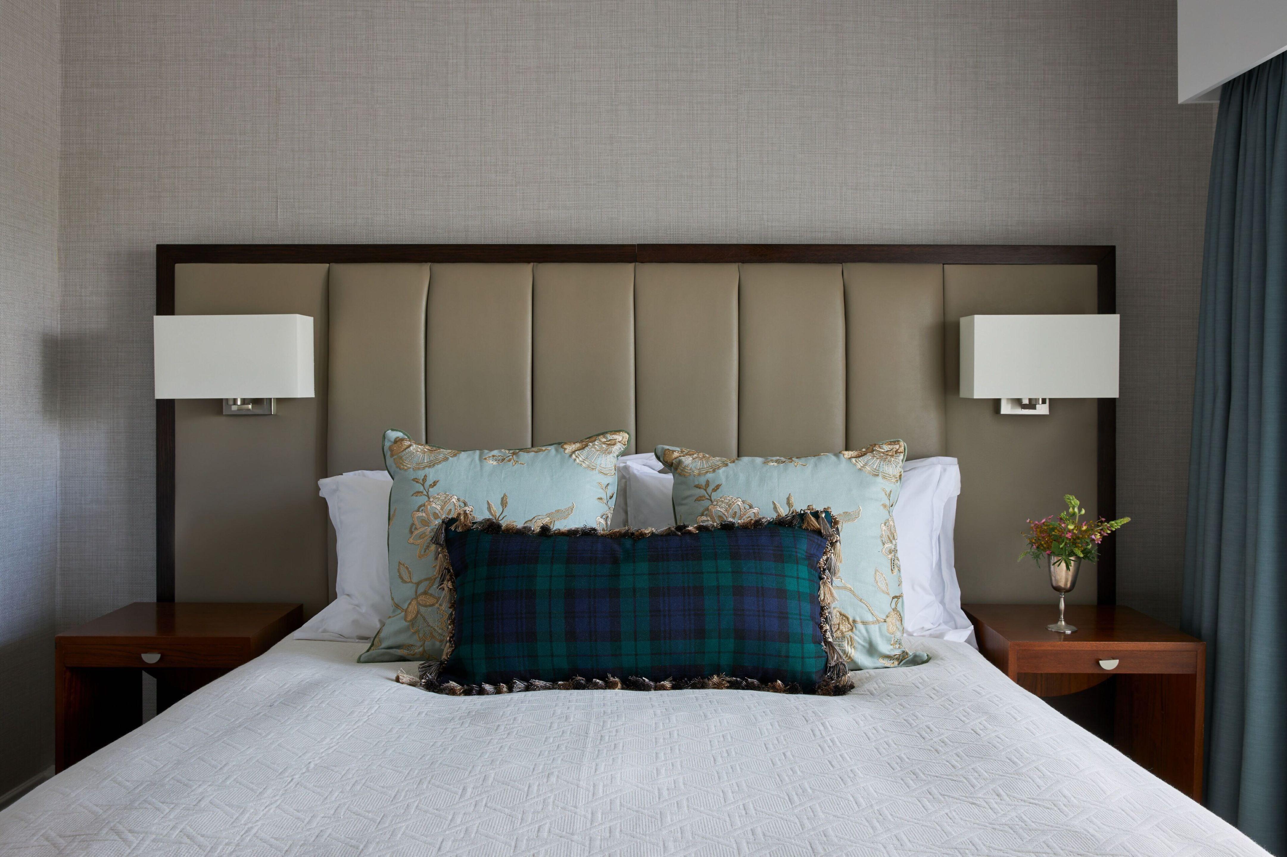 מלון Marine טרון מראה חיצוני תמונה A bed with a headboard
